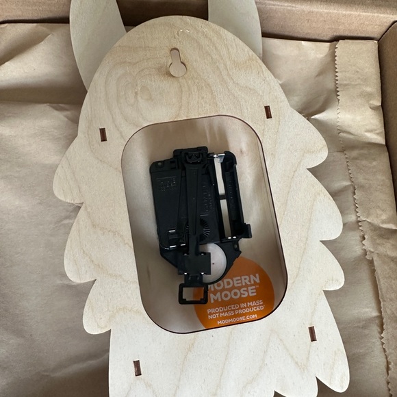 Llama wall clock BNWT - Picture 4 of 6